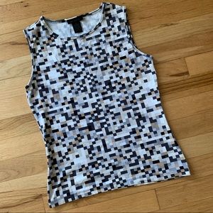 The Limited Sleeveless Fitted Career Top - Large